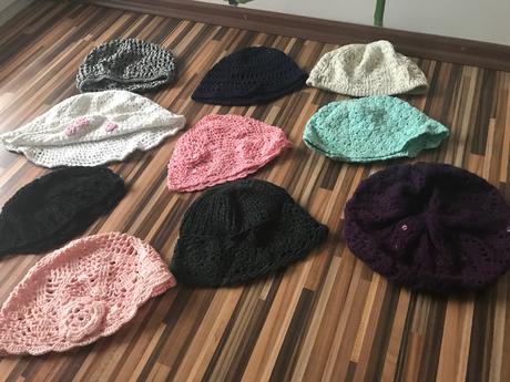 Hačkovane čiapky, 116