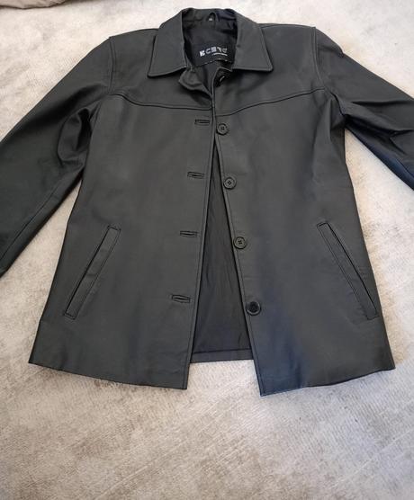 Predám koženú bundu, 