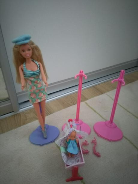 Barbie s bábätkom, kolískou a 3 ks stojanmi, 