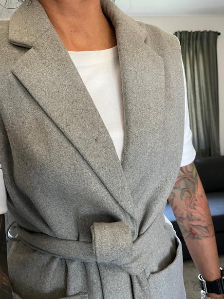 Svetlošedá vesta zoot, 38