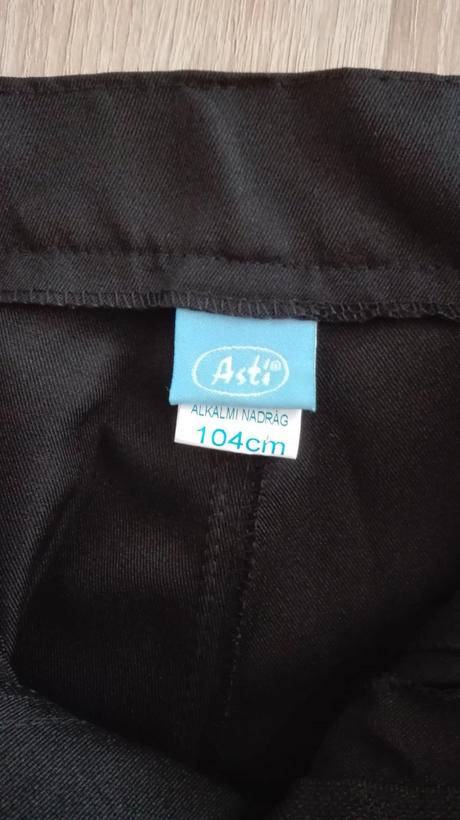 Spoločenské nohavice, 104