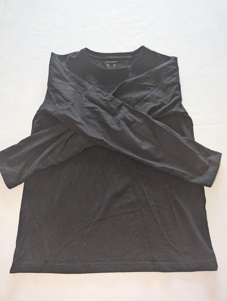 Jednoduché čierne tričko, 158
