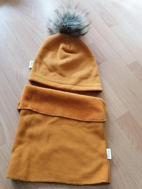 Čiapka a nákrčník, 104