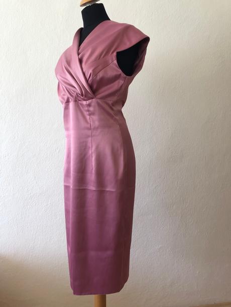 Staroruzove spoločenské saty, 40