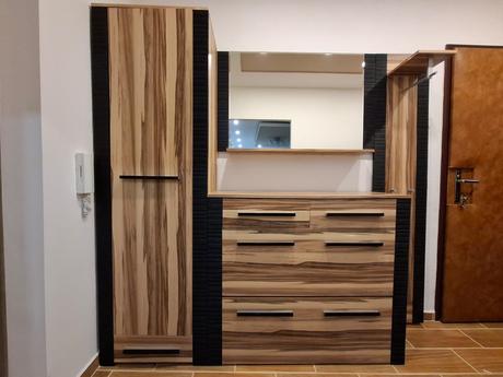 Predám predsieňovú zostavu, 