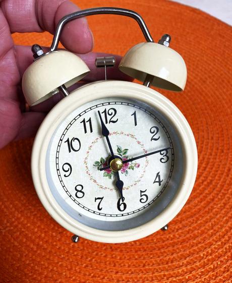 Starožitný budík, 