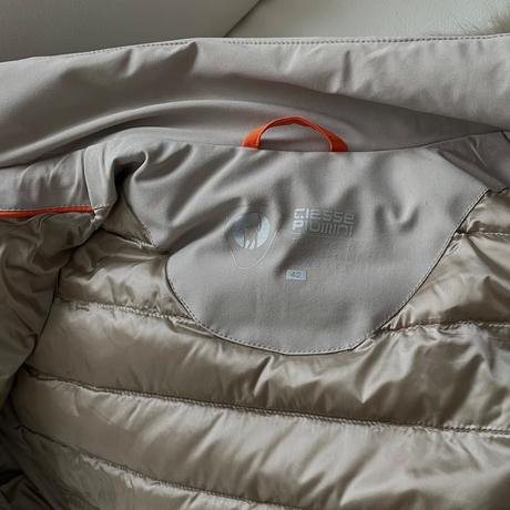 Luxusnú dámsku páperovú lyžiarsku / zimnú bundu, s