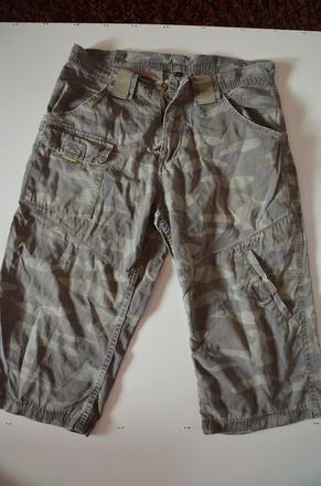 Maskáčové krátke nohavice , c&a,48