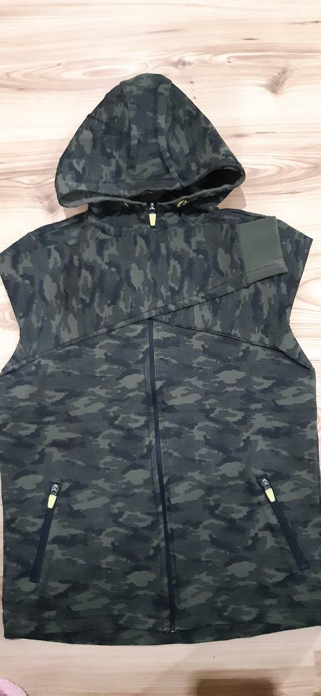 Mikina nenosena, f&f,146