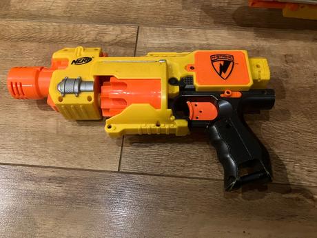 Poloautomatická pištol nerf n -strike berricade rv, 