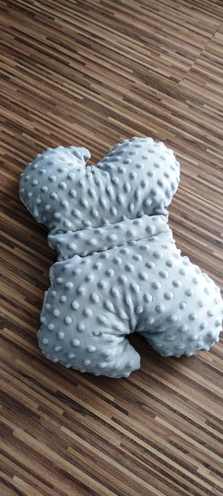 Vankúšik motýlik-ježko-sivý, šírka (cm): 30,dĺžka (cm): 40