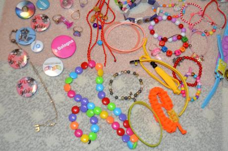 Dievčenské náramky, prstienky ai, spolu 64ks/10e, 