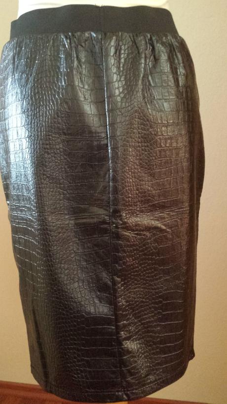 Čierna úzka sukňa, m