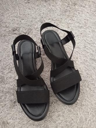 Čierne sandálky, deichmann,38