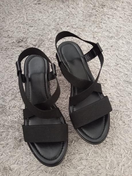 Čierne sandálky, deichmann,38