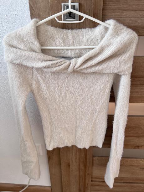 Bershka top s odhalenými ramenami, bershka,s