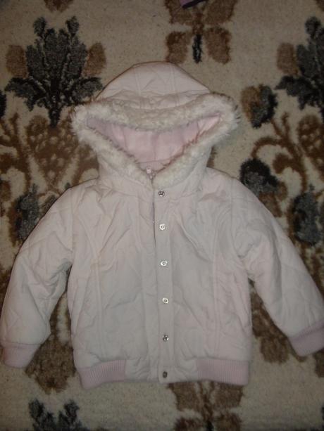 Ružová vetrovka, 98