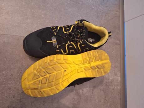 Pracovná obuv, vhodná aj do školy na prax, 44