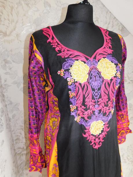 Velmi pekna tunika, 36