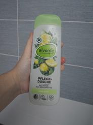 Ošetrujúci sprchovací gél alverde s bio mätou a bio bergamotom