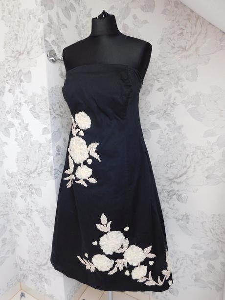 Kvalitne velmi pekne korzetove šaty, 38