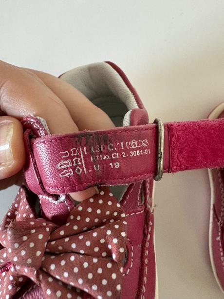 Sandálky, lasocki,19