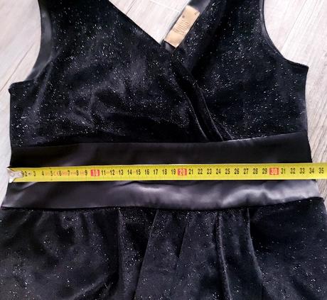Čierne zamatové trblietavé šaty, 38