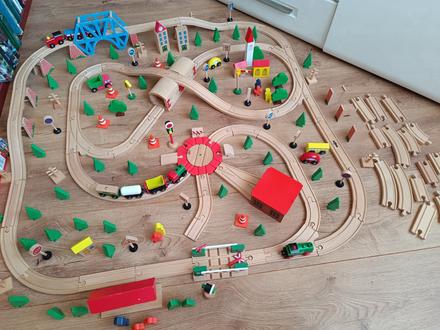 Velka zeleznica v krabici woody,