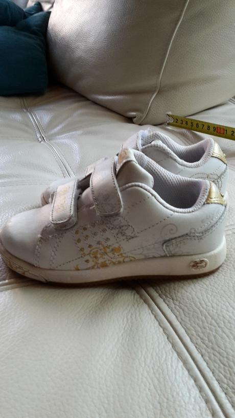 Bielozlate tenisky, 24