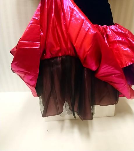 Dámsky čierny - fialovo ružový - kostým šaty, s,