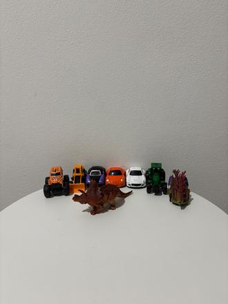 Autíčka a dinosaury,
