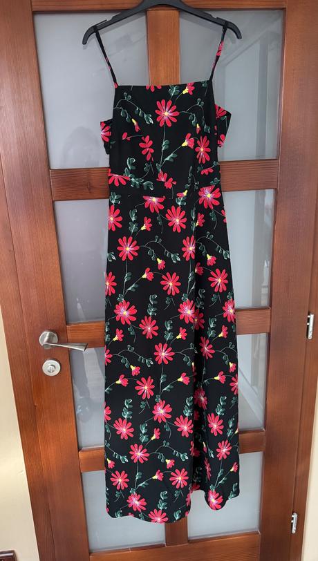 Čierne šaty s kvetmi, xs