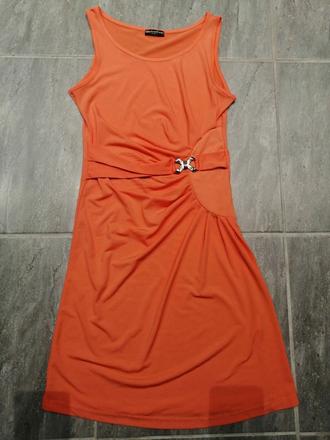 Oranžové šaty vs, s