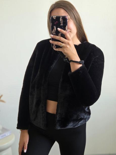 Čierny kožúšok xs/s, h&m,xs