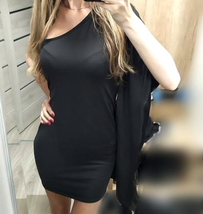 Zaujímavé čierne šaty, s