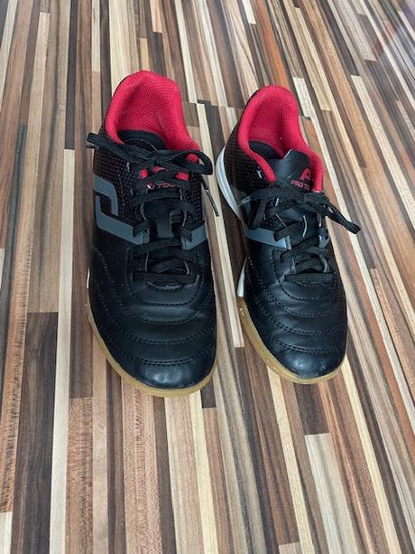 Tenisky na telesnu, 34