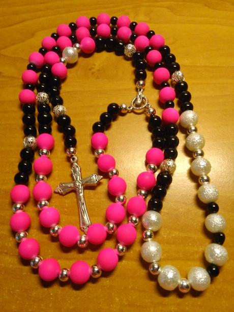 Ruženec s menom a dátumom e071,