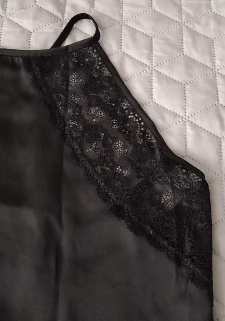 Krásne saténové tielko s čipkou, s