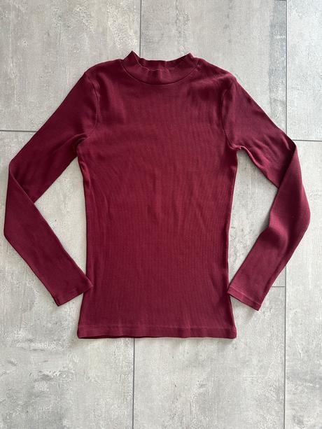 Tenký rebrovaný rolák, house,s