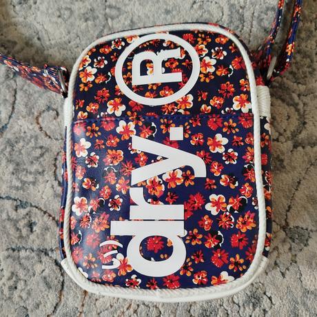 Značková taštička superdry, superdry