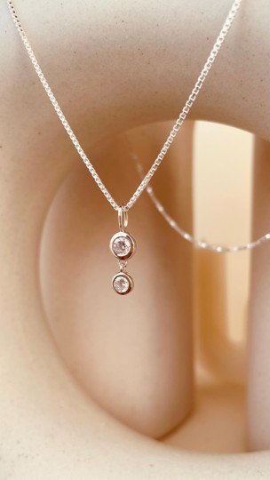 Náhrdelník yves rocher s kamienkami swarovski,