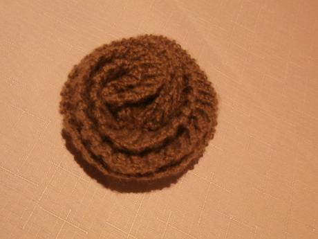 Štrikovaná ružička+veľký pripinák, 