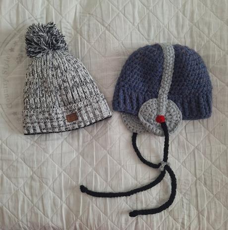 2 super teplé čiapky 4-5 r., 104