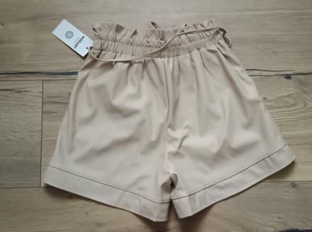 Béžové koženkové kraťasy, m