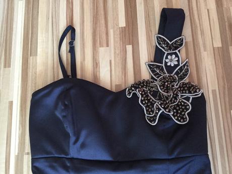 Koktejlové šaty, 36