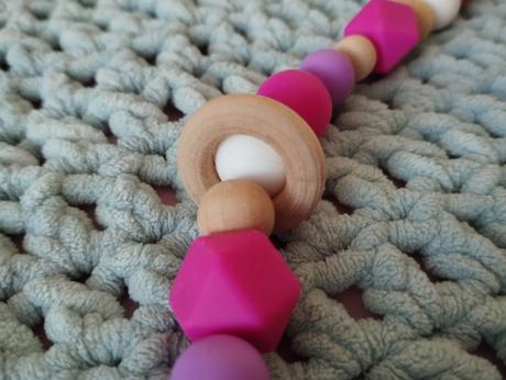 Šnúrka na cumlík, silikónove gorale,drevo, 