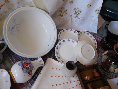 Sklo,porcelán,keramika,smalt,textilie,