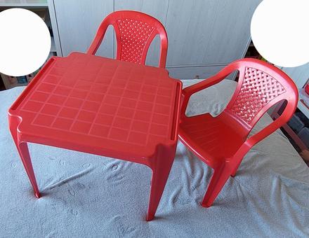 Stolik + 2 stolicky, 