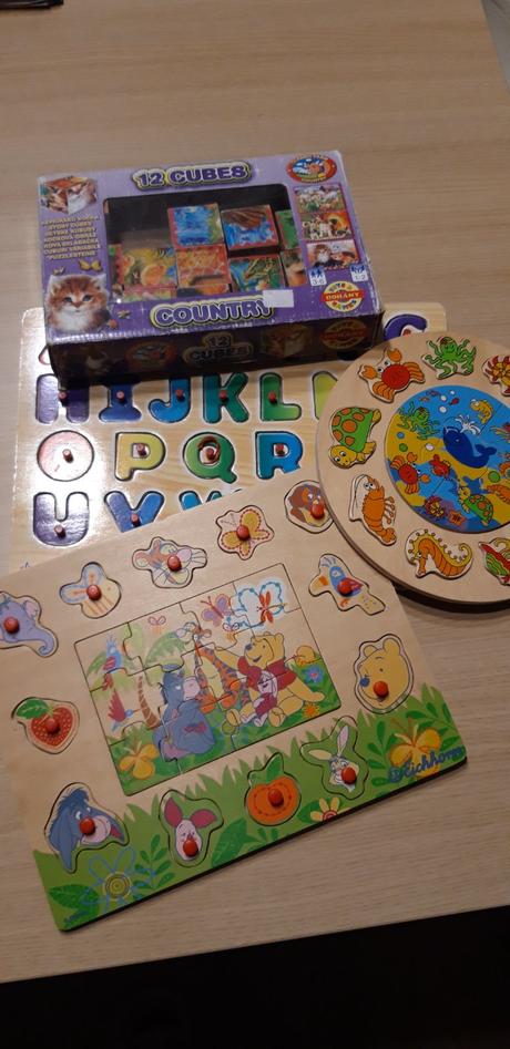Skladačky a kocky,