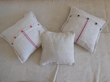 Vankúše menšie , vačšie, podlhovasté,, 